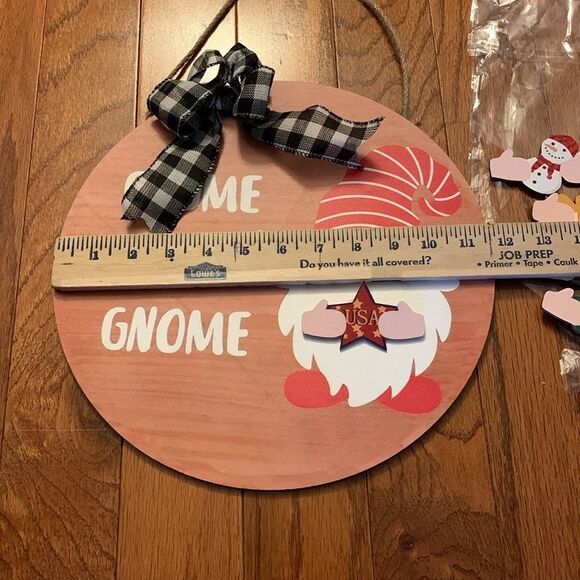 GNOME door hanger with ten interchangeable seasonal add-ons - Picture 4 of 4